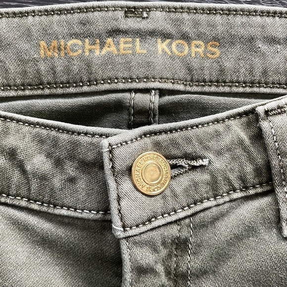 Sz8 Michael Kors Izzy Cropped Skinny Denim in a faded Olive Green. EUC - Picture 1 of 8